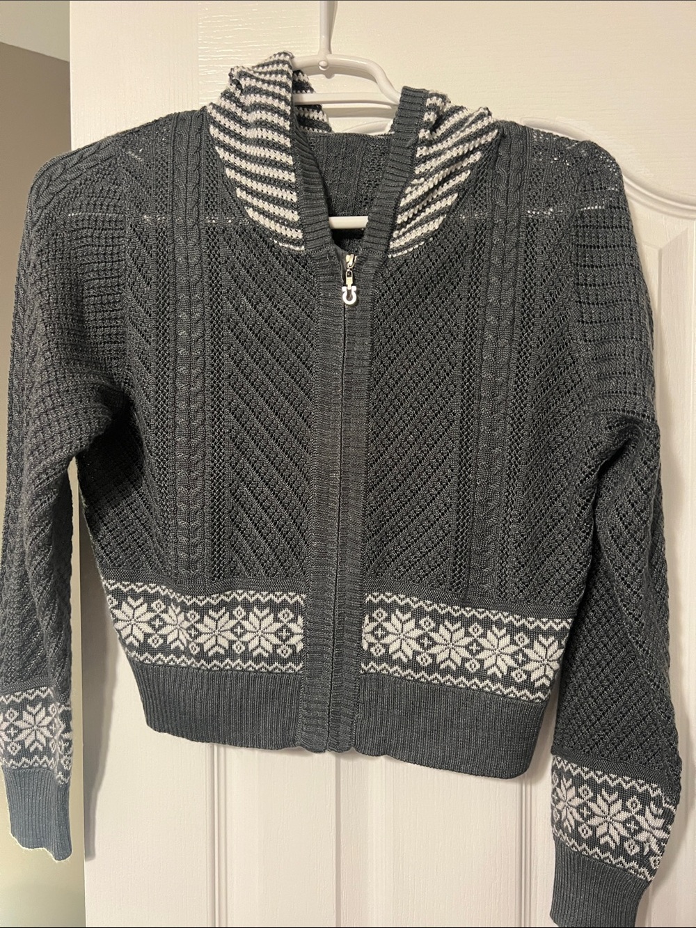Zip-Front Hooded Cable Knit Cropped Sweater - Gray